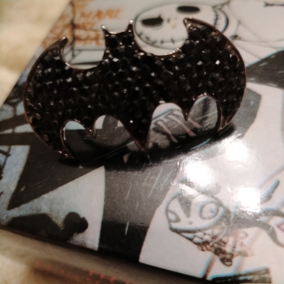 🦇 RARE !!Unisex new black crystal Nightmare before Christmas bat double ring 🦇 - Picture 6 of 6
